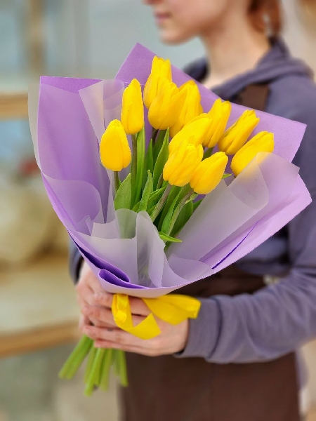 Букет из 11 желтых классических тюльпанов