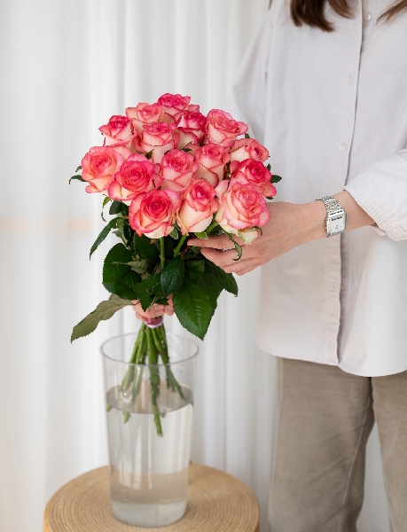 АКЦИЯ. Букет из 15 розовых Российских роз Джумилия