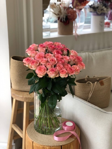 Букет из 35 розовых Российских роз Джумилия