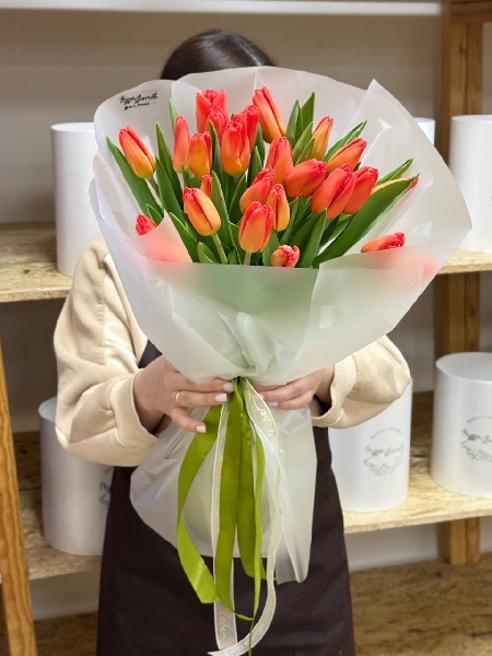 АКЦИЯ. Букет из 25 классических оранжевых тюльпанов