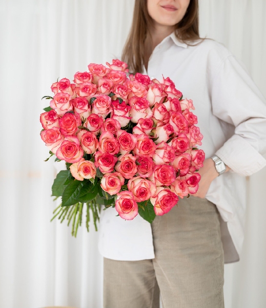 Букет из 51 розовой Российской розы Джумилия