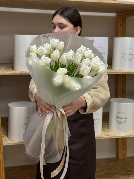 АКЦИЯ. Букет из 25 пионовидных белых тюльпанов