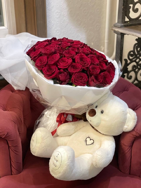 АКЦИЯ. Букет из 51 красной Российской розы «Чародейка»