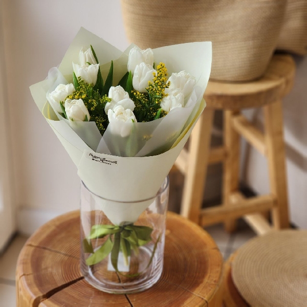 Букет из 11 белых пионовидных тюльпанов с солидого