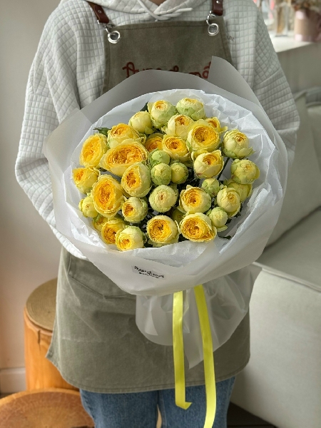 Букет из 9 кустовых пионовидных роз "Пиони Баблс"