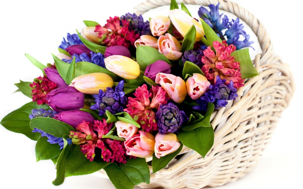 Цветы и букеты к 8 марта  в Красноярске