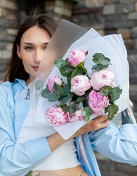 Букет из 7 розовых пионов "Заветное желание"
