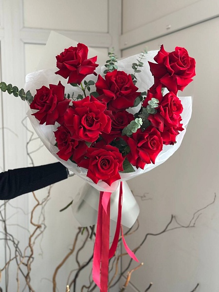 Букет из 11 красных французских роз "Купидон L" на 14 февраля