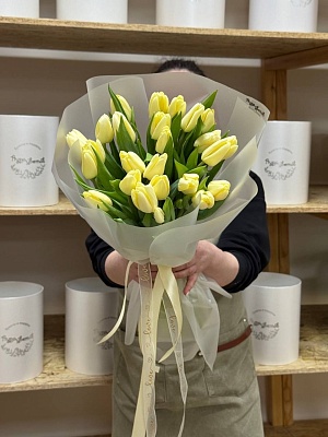 АКЦИЯ. Букет из 25 классических лимонных тюльпанов