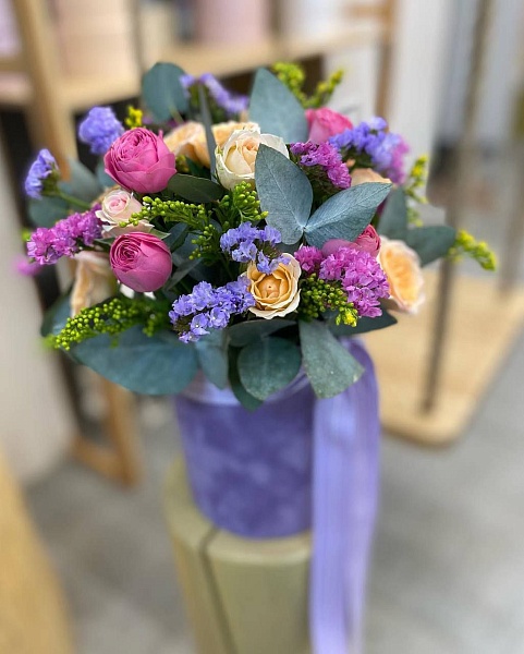 Композиция с кустовой розой "Летняя ночь"