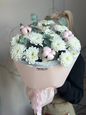 Букет с кустовой хризантемой "Моей нежной" ко Дню мамы 