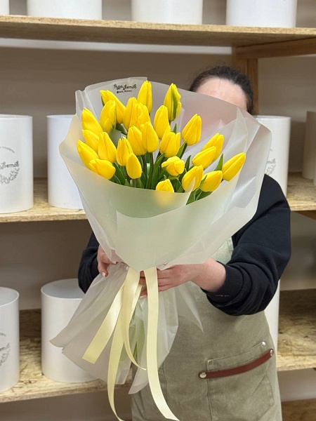 Букет из 25 классических желтых тюльпанов