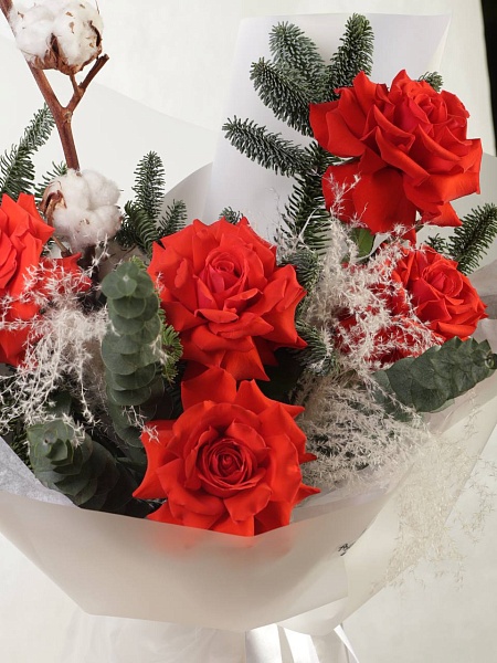 Букет из французских роз и нобилиса "Зимний сон"