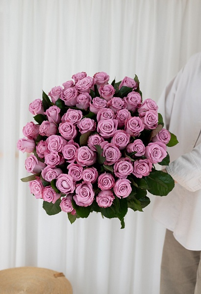 АКЦИЯ. Букет из 51 сиреневых Российской розы Мэритим