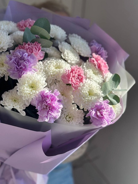 Букет из хризантем и гвоздик "Улыбка мамы"