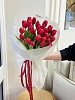 Букет из 25 классических красных тюльпанов