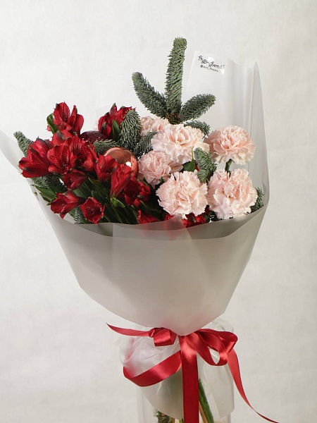 Букет с нобилисом, диантусами и альстромерией