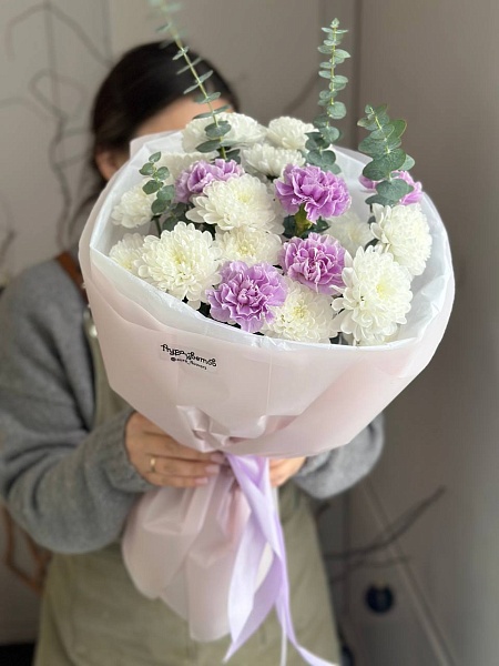 Букет с лунными гвоздиками "Сиреневая луна"