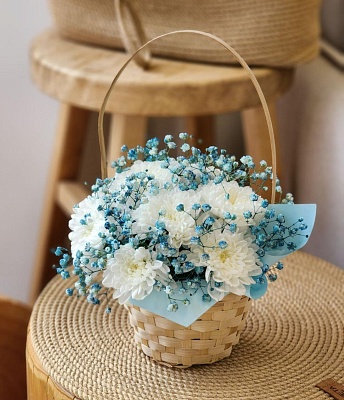 Цветочная композиция в корзине "Небо"
