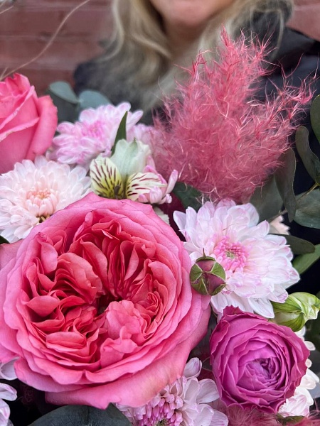 Композиция в шляпной коробке "Радость"