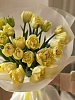 Букет из 25 пионовидных лимонных тюльпанов