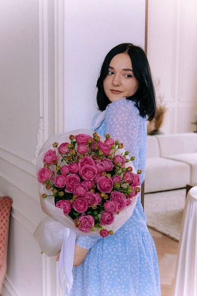 Букет из 9 кустовых роз "Мое признание"