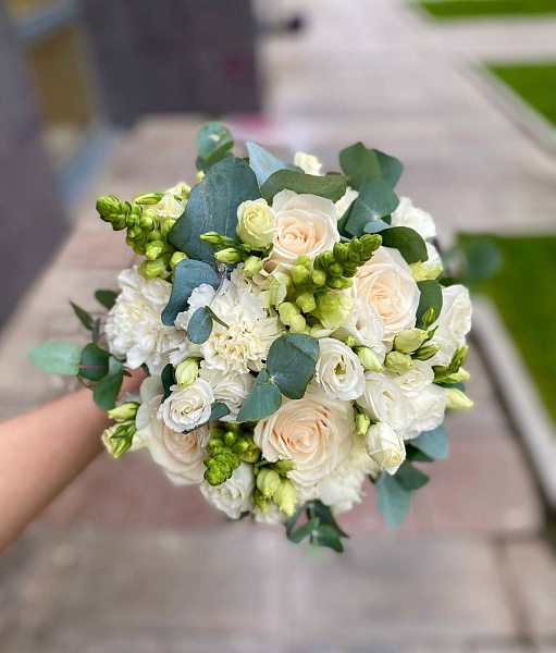 Букет невесты «Летний» с розами, эустомой и львиным зевом №11
