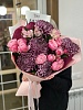 Букет с хризантемой Бигуди и кустовыми розами "Счастливый миг"