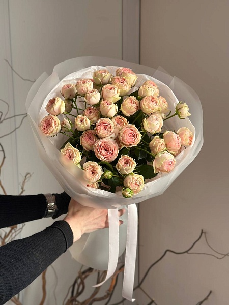 Букет из 9 кустовых роз "Кэти"