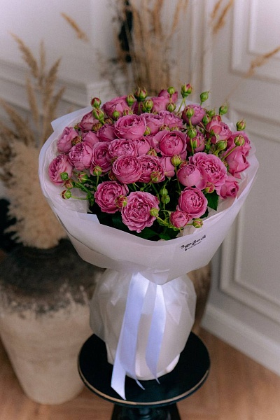 Букет из 9 кустовых роз "Мое признание"