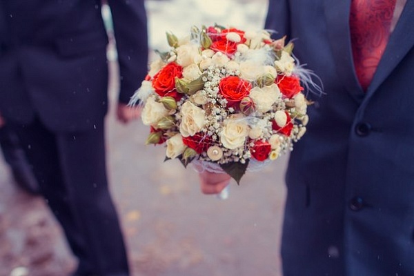 Красно-белый букет невесты с розами №29
