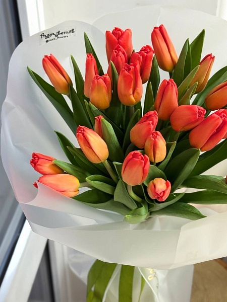 АКЦИЯ. Букет из 25 классических оранжевых тюльпанов
