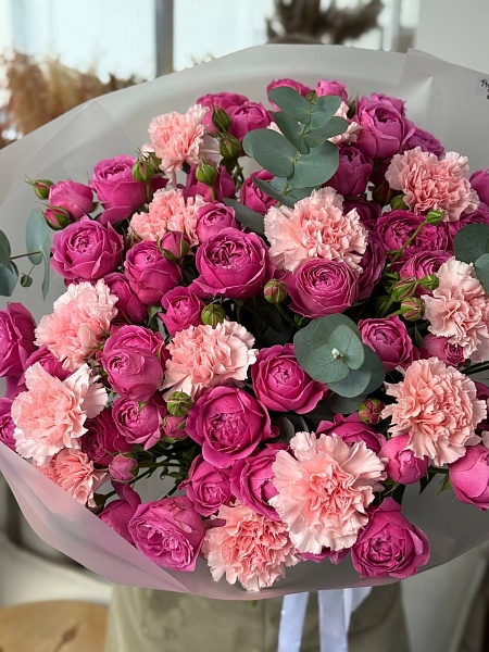 Дуо-букет с кустовой розой и гвоздикой