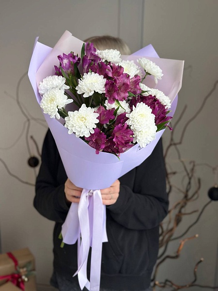Букет с хризантемой и альстромерией "Предвкушение"