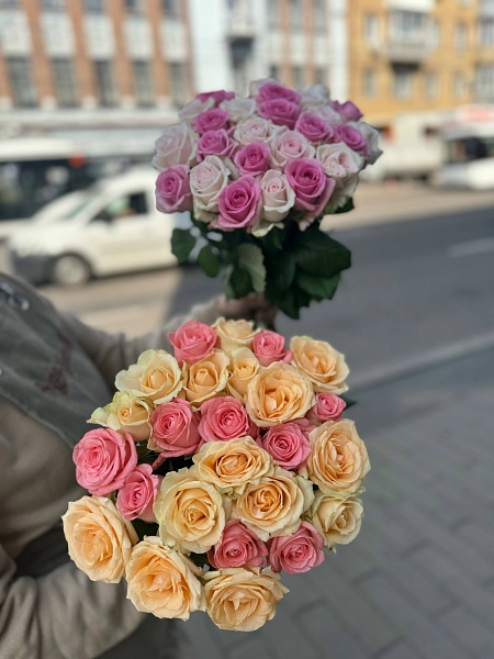 АКЦИЯ. Букет из 25 Российских роз (нежный микс) (130₽/шт)
