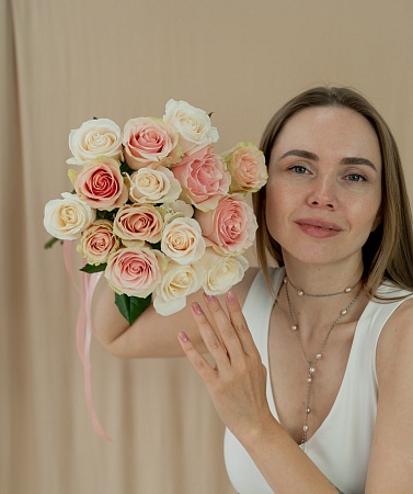АКЦИЯ. Букет из 15 розовых и белых роз