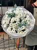 Букет из 9 кустовых ромашковых хризантем и незабудок 