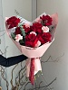 Букет с розами и диантусами "Романс в красном" на 14 февраля
