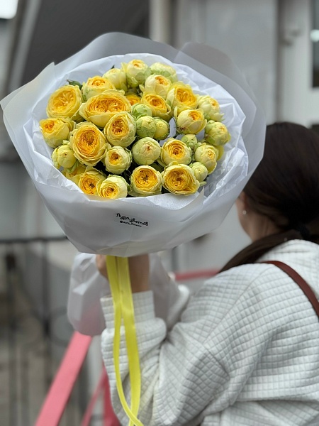 Букет из 9 кустовых пионовидных роз "Пиони Баблс"