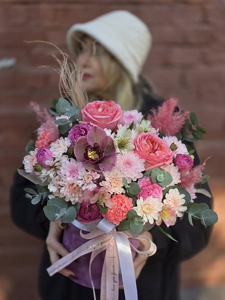 Композиция в шляпной коробке "Радость"