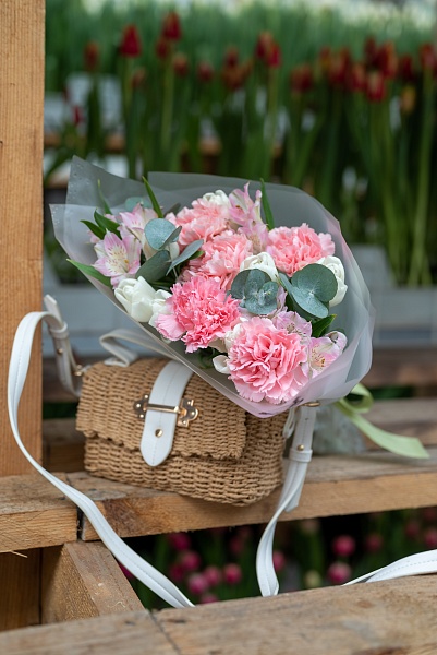 Букет с тюльпанами "Цветочное настроение"