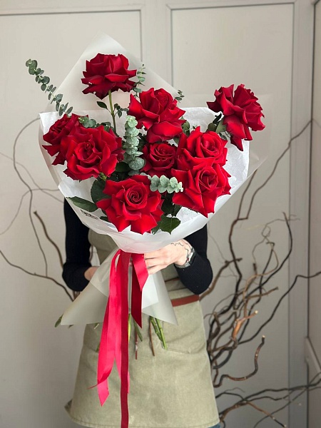 Букет из 9 красных французских роз "Купидон M" на 14 февраля