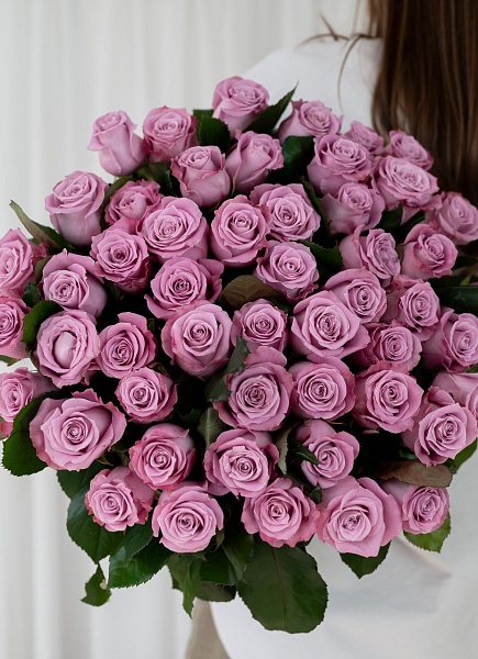 АКЦИЯ. Букет из 51 сиреневых Российской розы Мэритим