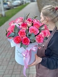 Композиция с розами и эвкалиптом "Анастасия" 