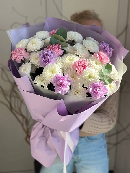 Букет из хризантем и гвоздик "Улыбка мамы"