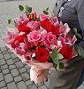 Букет "Малина в январе" (розы с орхидеями)