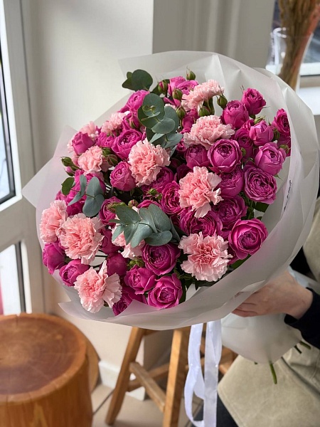 Дуо-букет с кустовой розой и гвоздикой