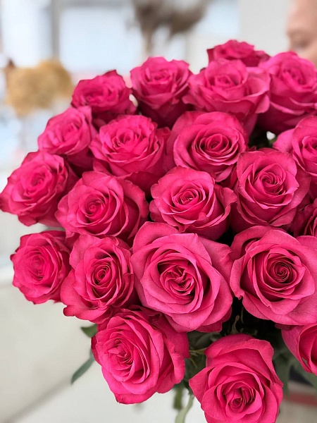 Букет из 25 розовых роз "Лола"