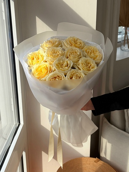 Букет из 11 пионовидных роз Кенделлайт 