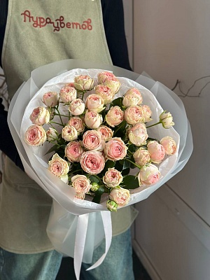 Букет из 9 кустовых роз "Кэти"